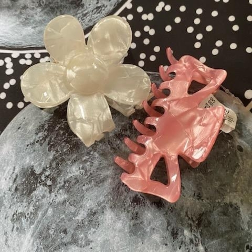 URBAN OUTFITTERS | Hair Claw Clips (Set Of 2) - Picture 5 of 12